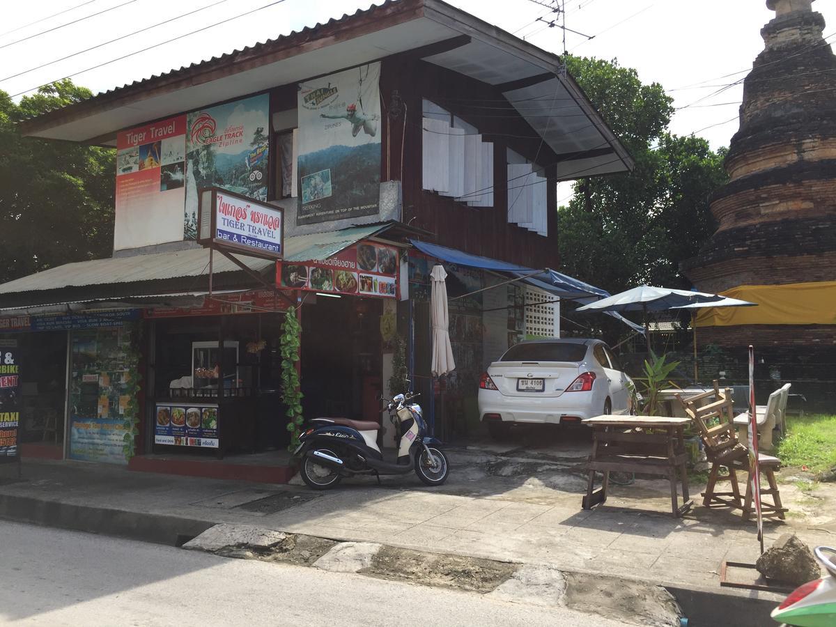 Tiger House Hostel (Adults Only) Chiang Mai Esterno foto