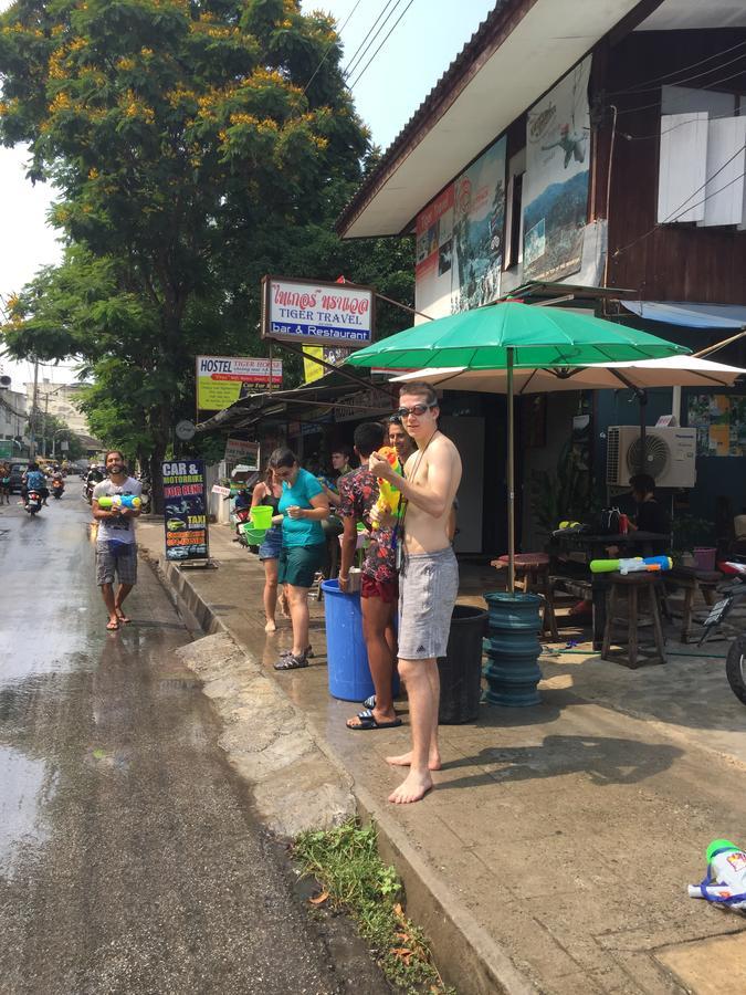 Tiger House Hostel (Adults Only) Chiang Mai Esterno foto